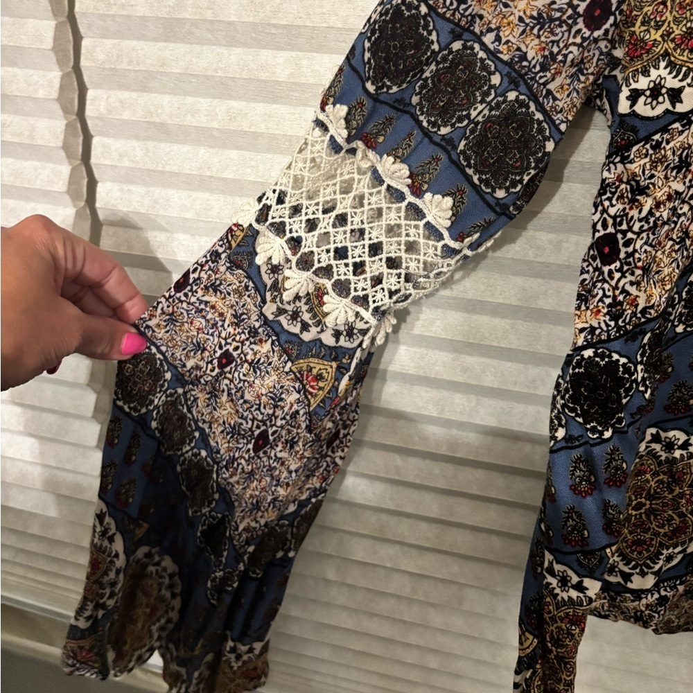 Solemio Bohemian Blue Patterned Women's Top size large with tassel neck tie - Picture 3 of 4